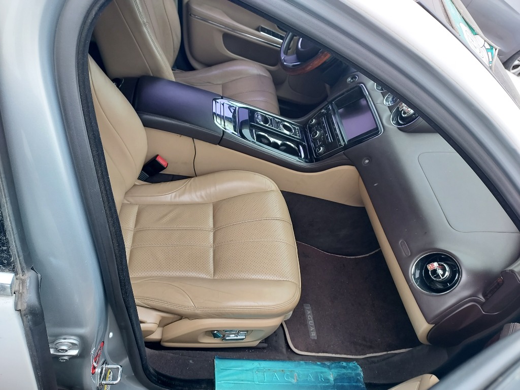 SAJAA2225CNV31831 Jaguar Xj 3.0d