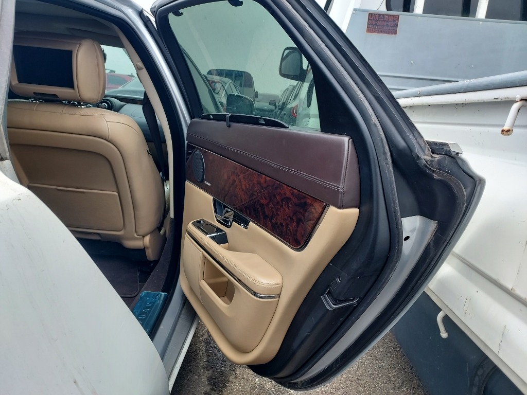 SAJAA2225CNV31831 Jaguar Xj 3.0d
