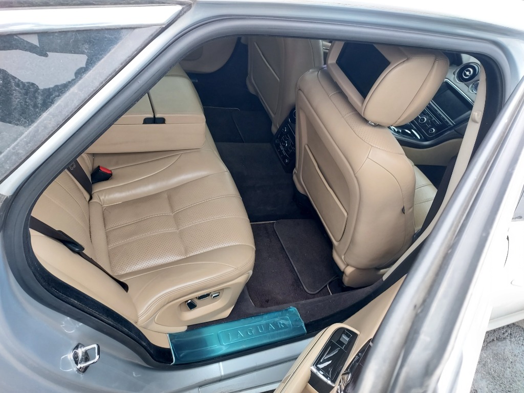 SAJAA2225CNV31831 Jaguar Xj 3.0d