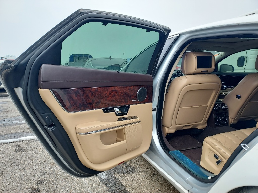 SAJAA2225CNV31831 Jaguar Xj 3.0d