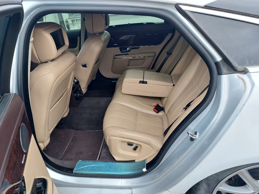SAJAA2225CNV31831 Jaguar Xj 3.0d