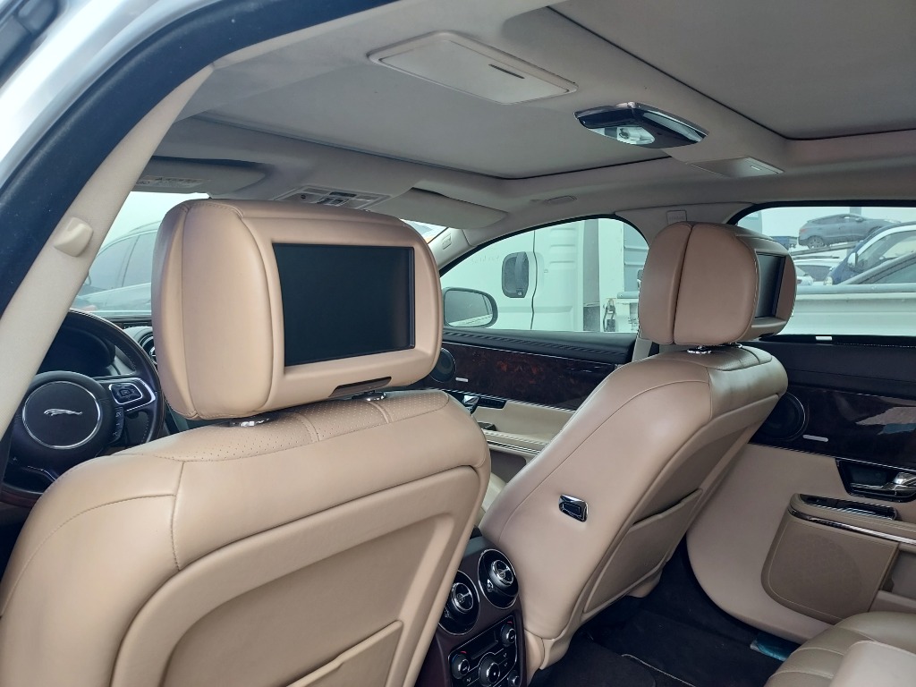 SAJAA2225CNV31831 Jaguar Xj 3.0d