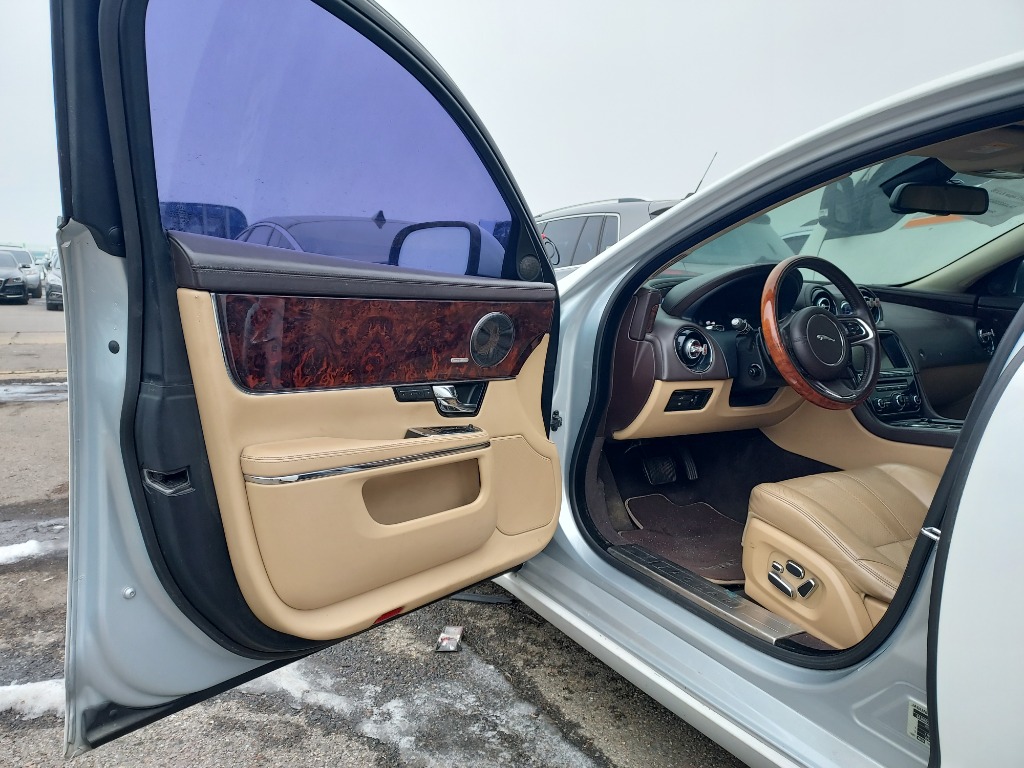 SAJAA2225CNV31831 Jaguar Xj 3.0d