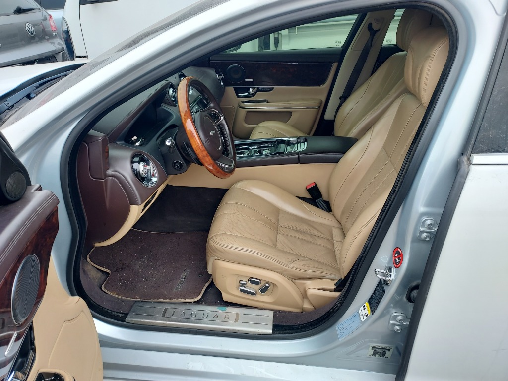 SAJAA2225CNV31831 Jaguar Xj 3.0d