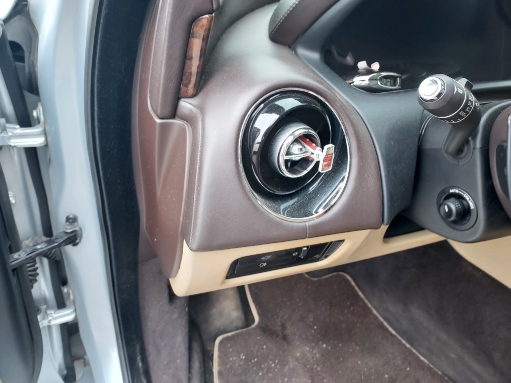SAJAA2225CNV31831 Jaguar Xj 3.0d