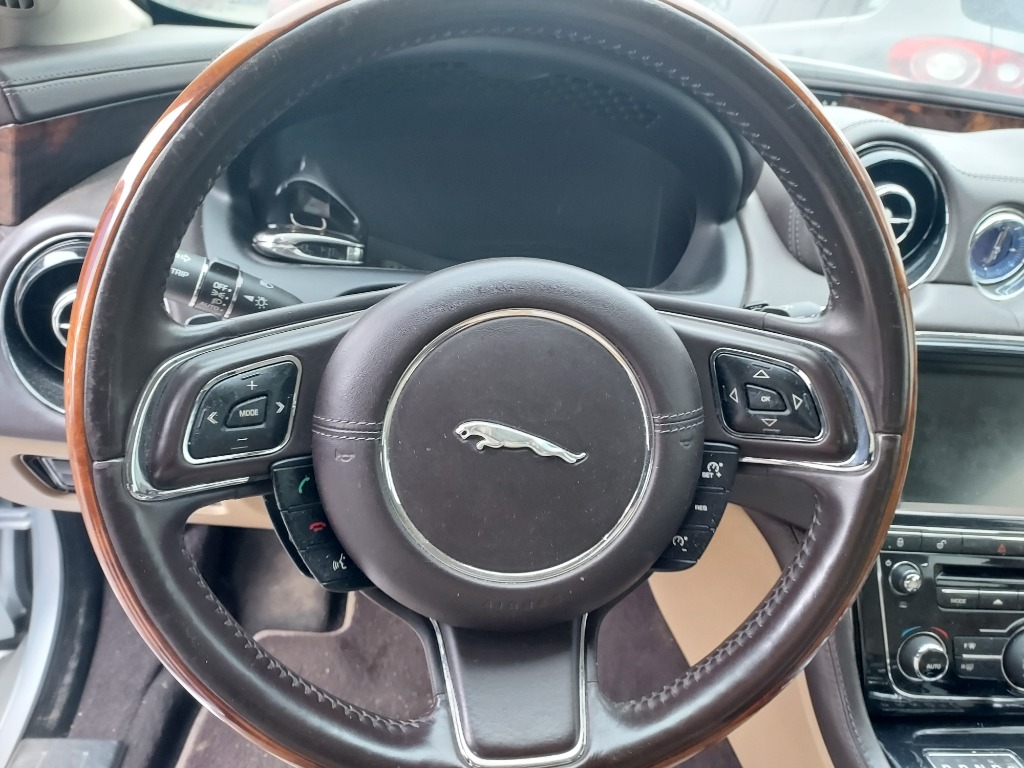 SAJAA2225CNV31831 Jaguar Xj 3.0d