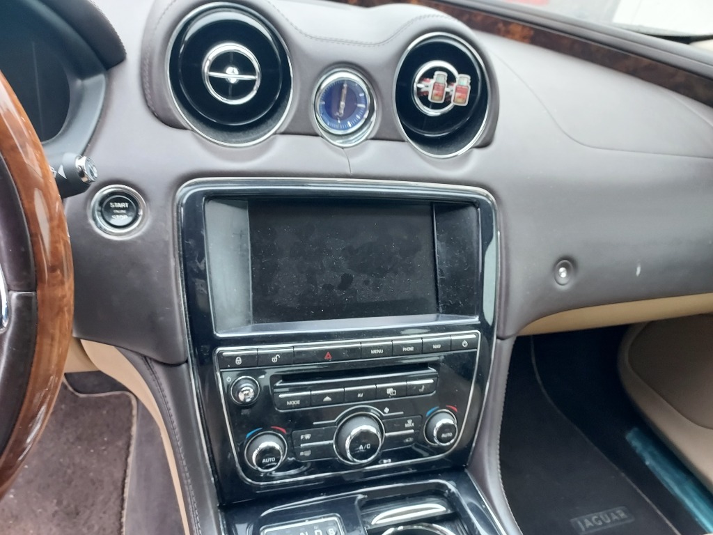 SAJAA2225CNV31831 Jaguar Xj 3.0d