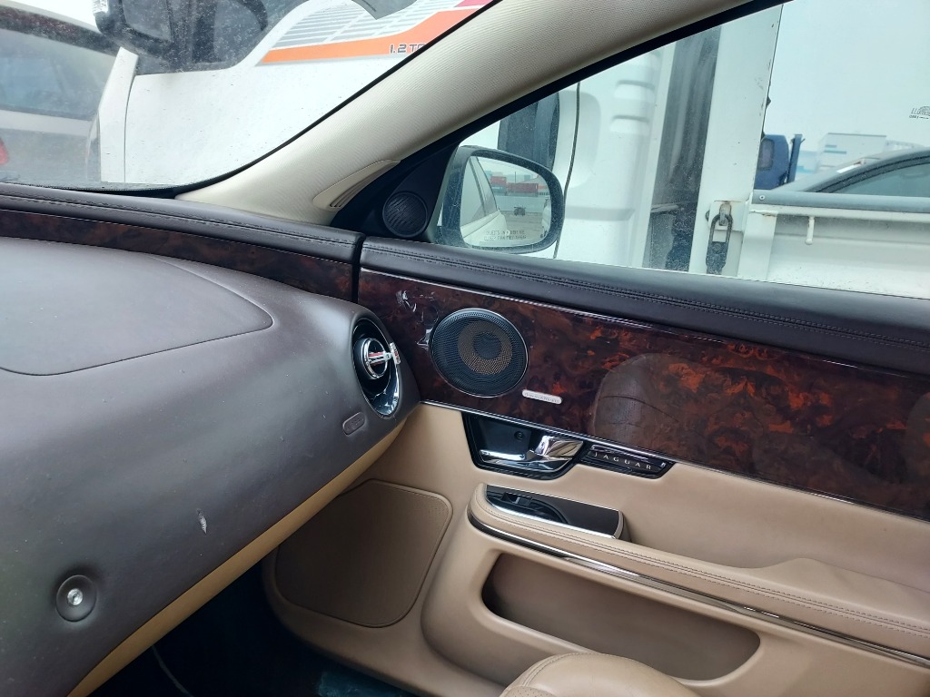 SAJAA2225CNV31831 Jaguar Xj 3.0d