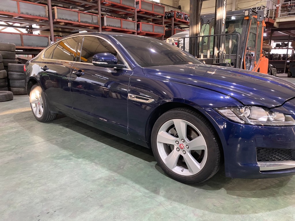 Jaguar Xf X260 2018 SAJBB4BN3JCY64237 Image 2