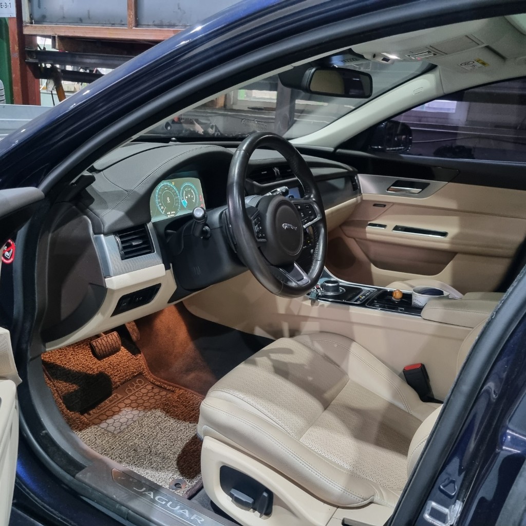 Jaguar Xf X260 2018 SAJBB4BN3JCY64237 Image 12