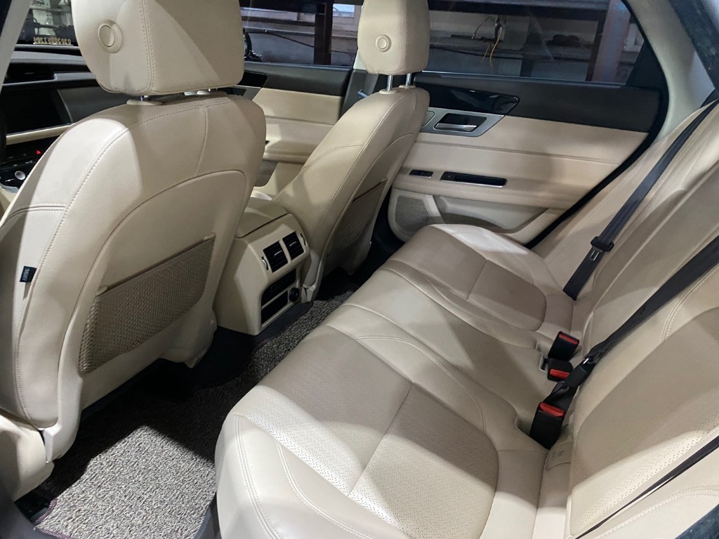 Jaguar Xf X260 2018 SAJBB4BN3JCY64237 Image 13