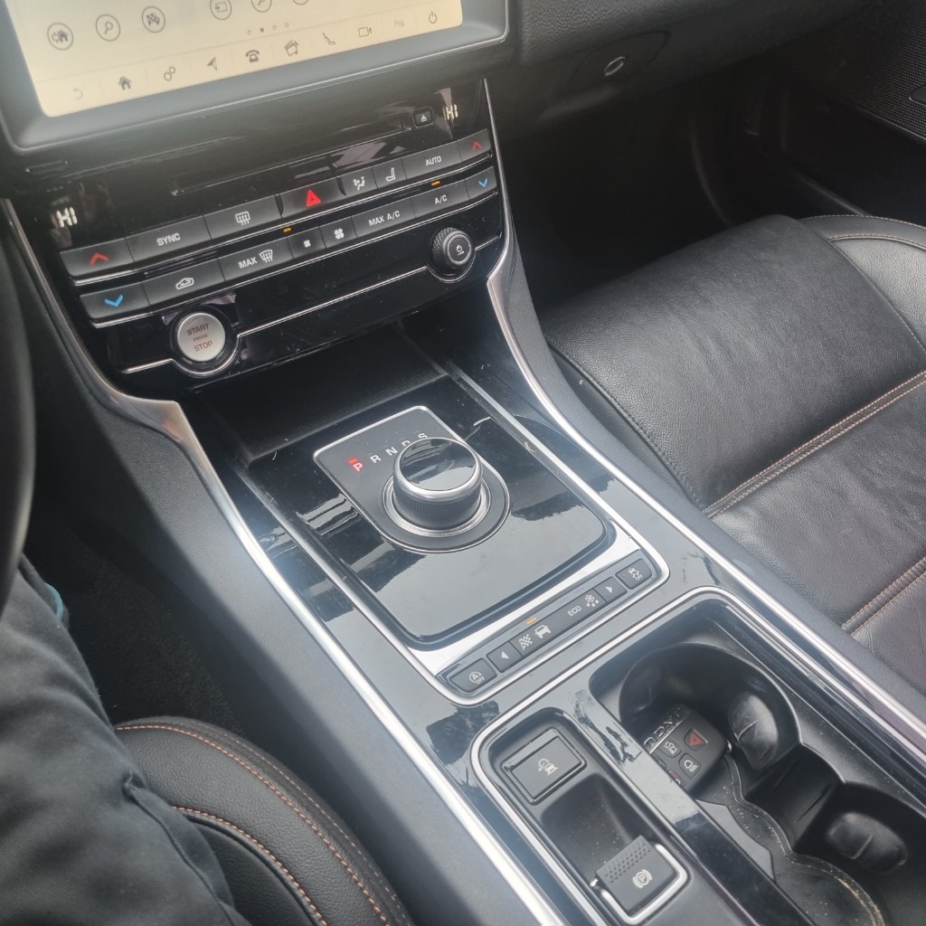 SAJAA4BN1JCP34326 Jaguar Xe 20d