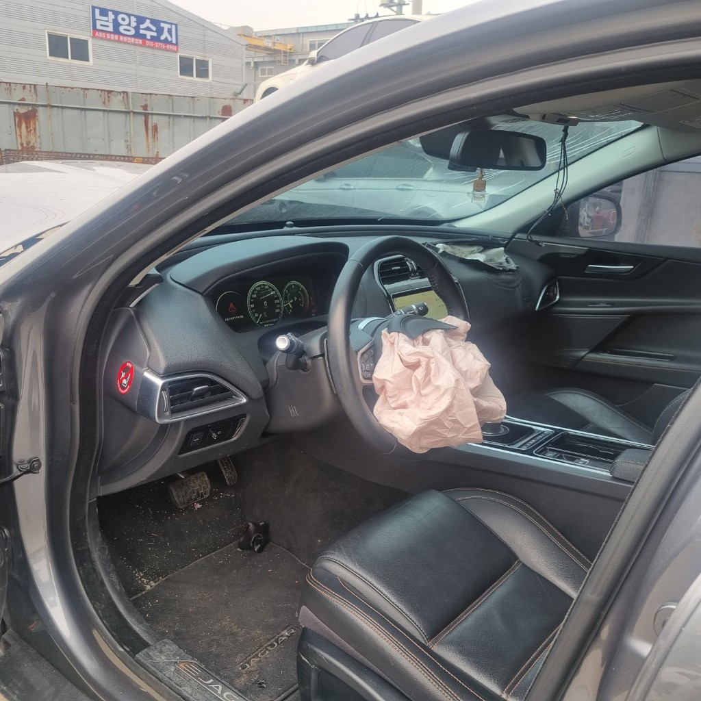 SAJAA4BN1JCP34326 Jaguar Xe 20d