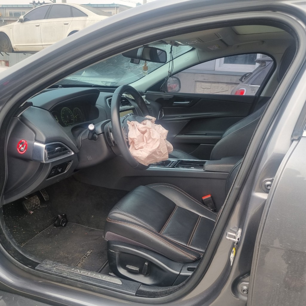 SAJAA4BN1JCP34326 Jaguar Xe 20d