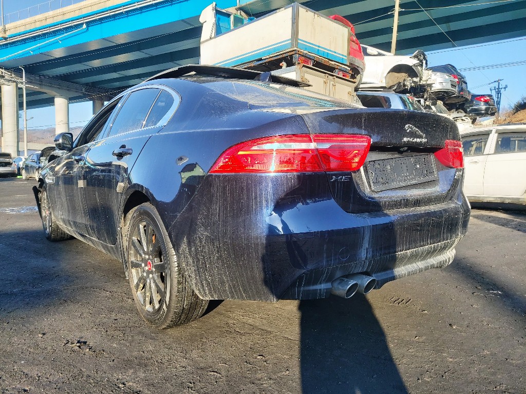 Jaguar Xe 20d 2017 SAJAA4BN2HCP02768 Image 13