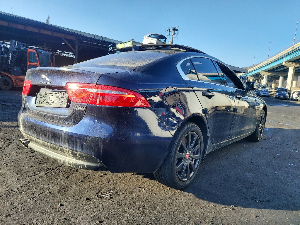 Jaguar Xe 20d 2017 SAJAA4BN2HCP02768 Image 35