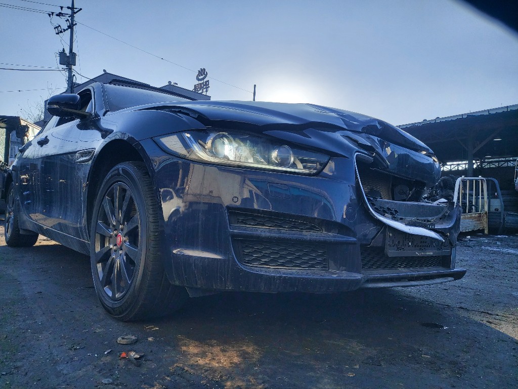 Jaguar Xe 20d 2017 SAJAA4BN2HCP02768 Image 3