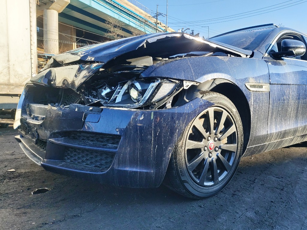 Jaguar Xe 20d 2017 SAJAA4BN2HCP02768 Image 5