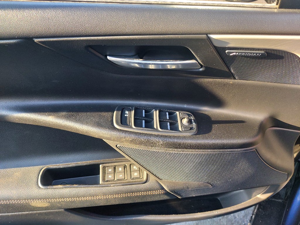 Jaguar Xe 20d 2017 SAJAA4BN2HCP02768 Image 17