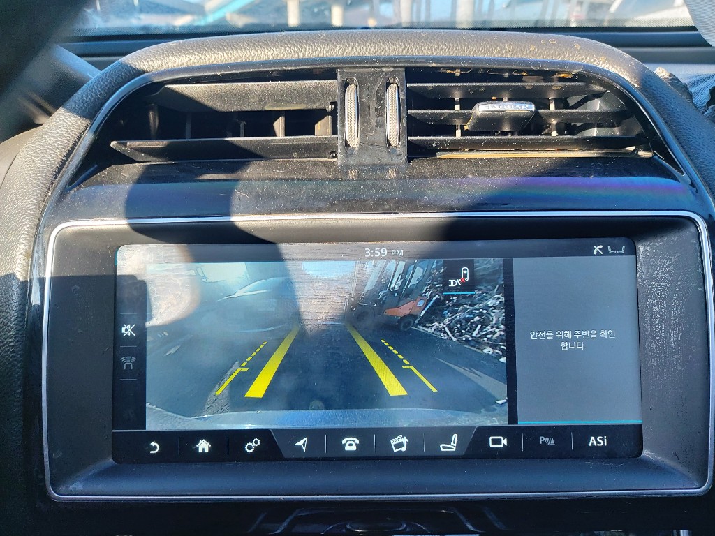 Jaguar Xe 20d 2017 SAJAA4BN2HCP02768 Image 22