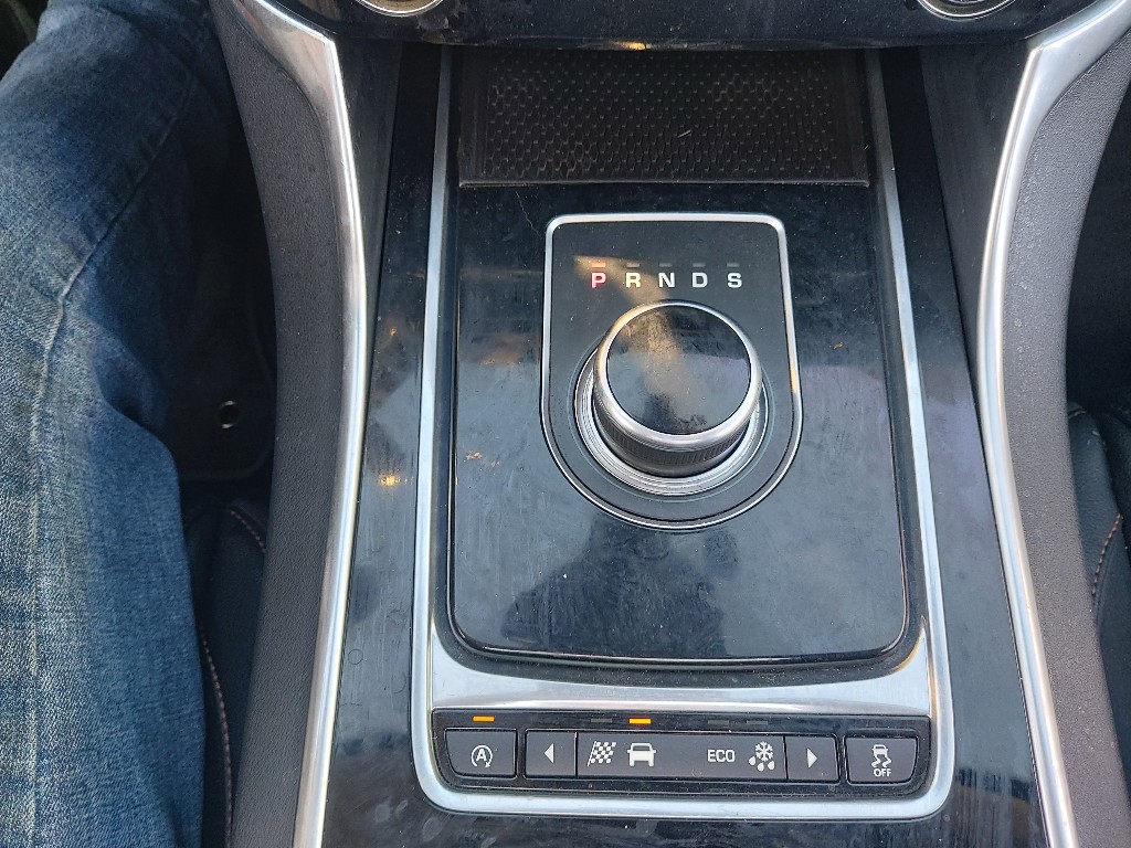 Jaguar Xe 20d 2017 SAJAA4BN2HCP02768 Image 25