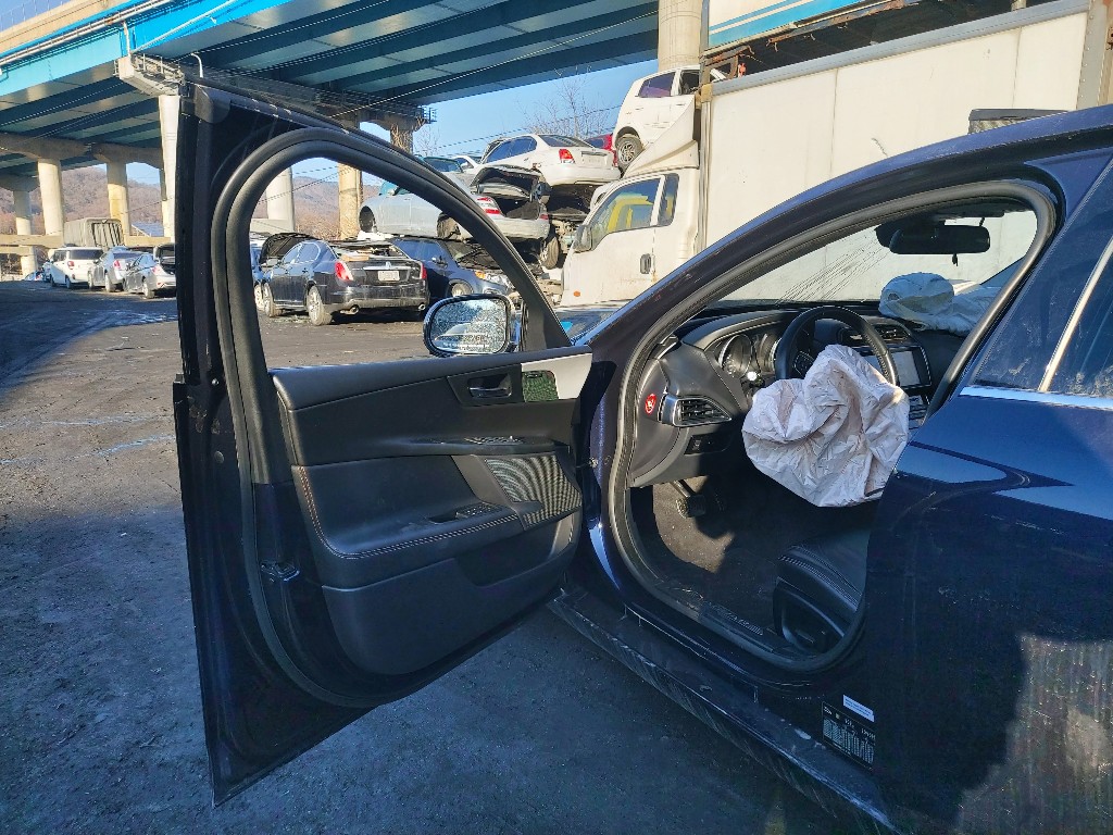 Jaguar Xe 20d 2017 SAJAA4BN2HCP02768 Image 31