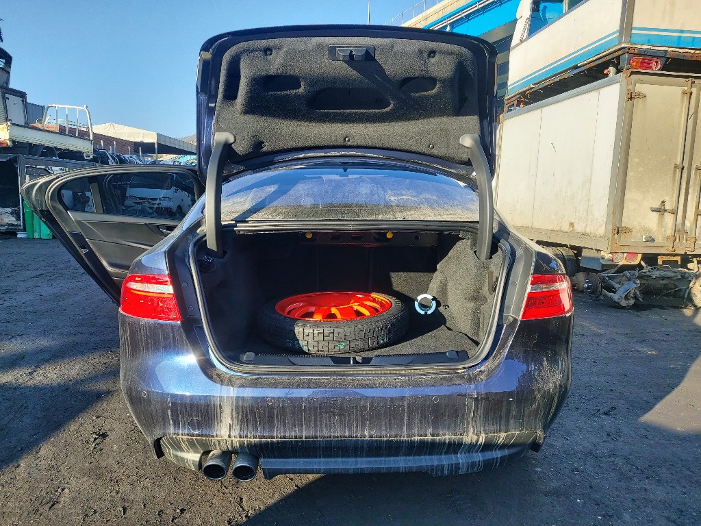 Jaguar Xe 20d 2017 SAJAA4BN2HCP02768 Image 38