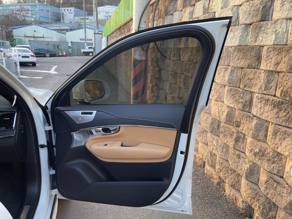 Volvo XC90 2021 YV1LFBR0DM1706186 Image 32