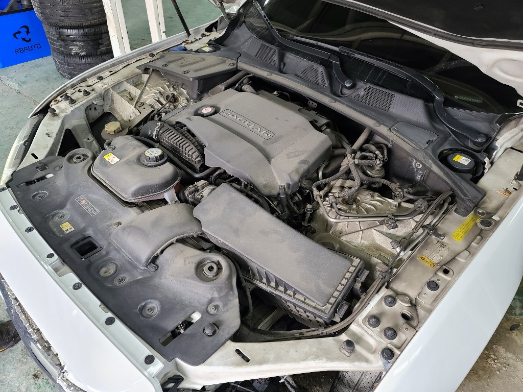 Jaguar XJ 2015 SAJAA2228FNV82227 Image 11