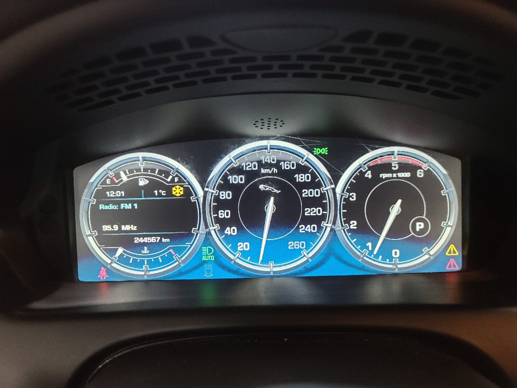 Jaguar XJ 2015 SAJAA2228FNV82227 Image 16