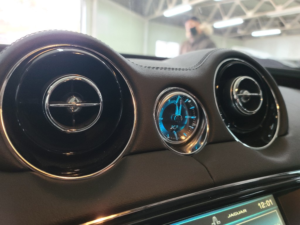 Jaguar XJ 2015 SAJAA2228FNV82227 Image 18