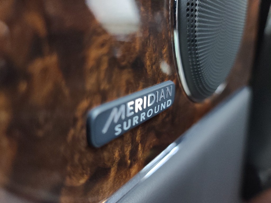 Jaguar XJ 2015 SAJAA2228FNV82227 Image 25