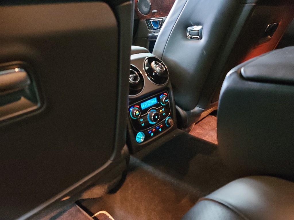 Jaguar XJ 2015 SAJAA2228FNV82227 Image 28