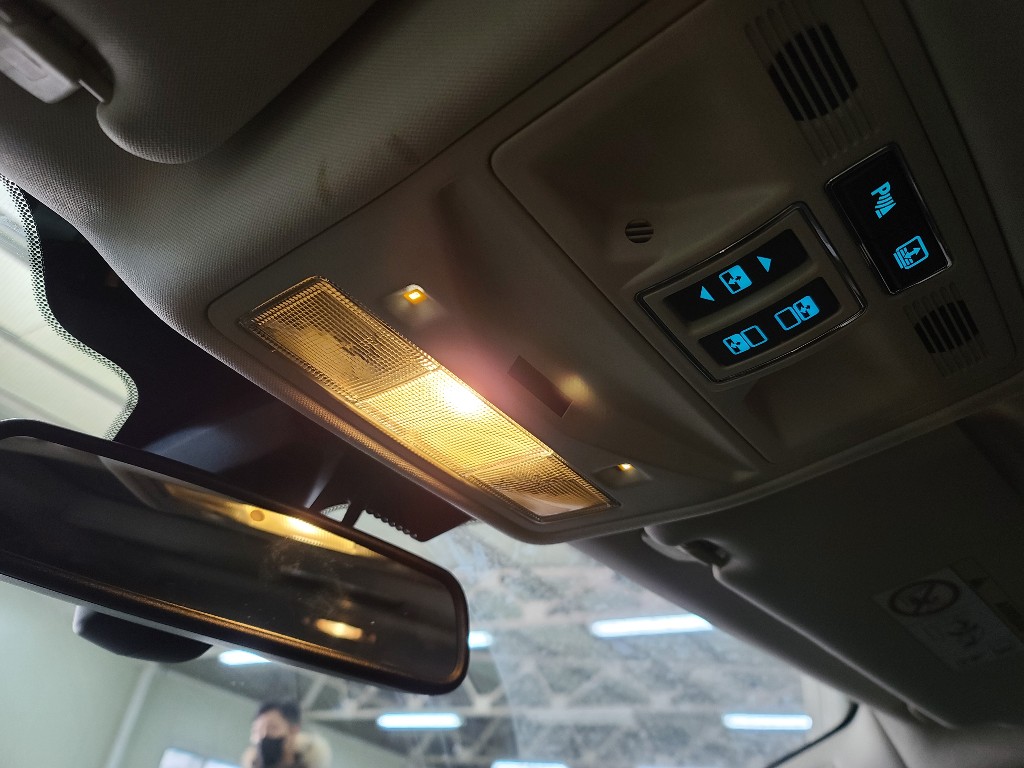 Jaguar XJ 2015 SAJAA2228FNV82227 Image 38
