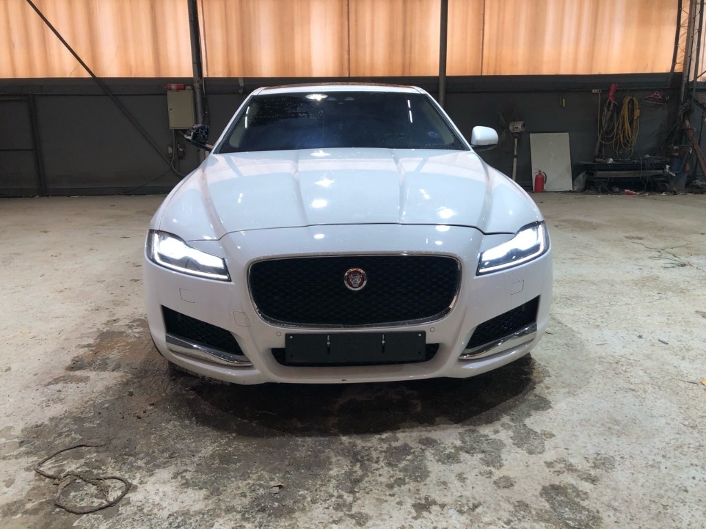 Jaguar Xf X260 2018 SAJBB4BNXJCY61805 Image 2