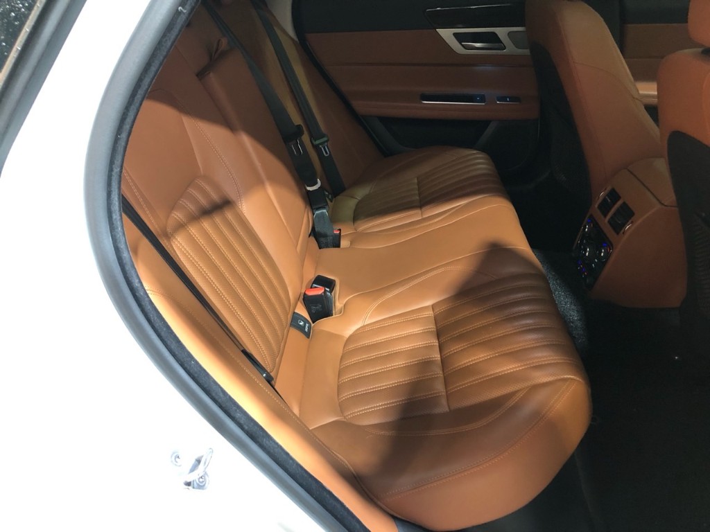 Jaguar Xf X260 2018 SAJBB4BNXJCY61805 Image 17