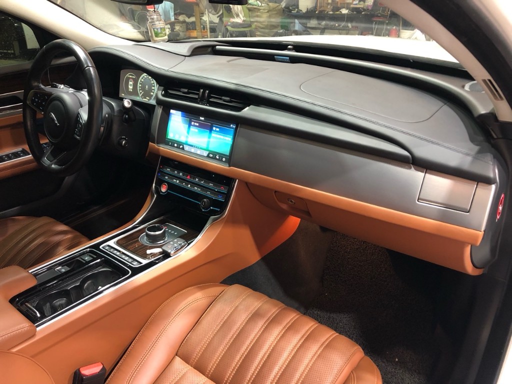 Jaguar Xf X260 2018 SAJBB4BNXJCY61805 Image 20