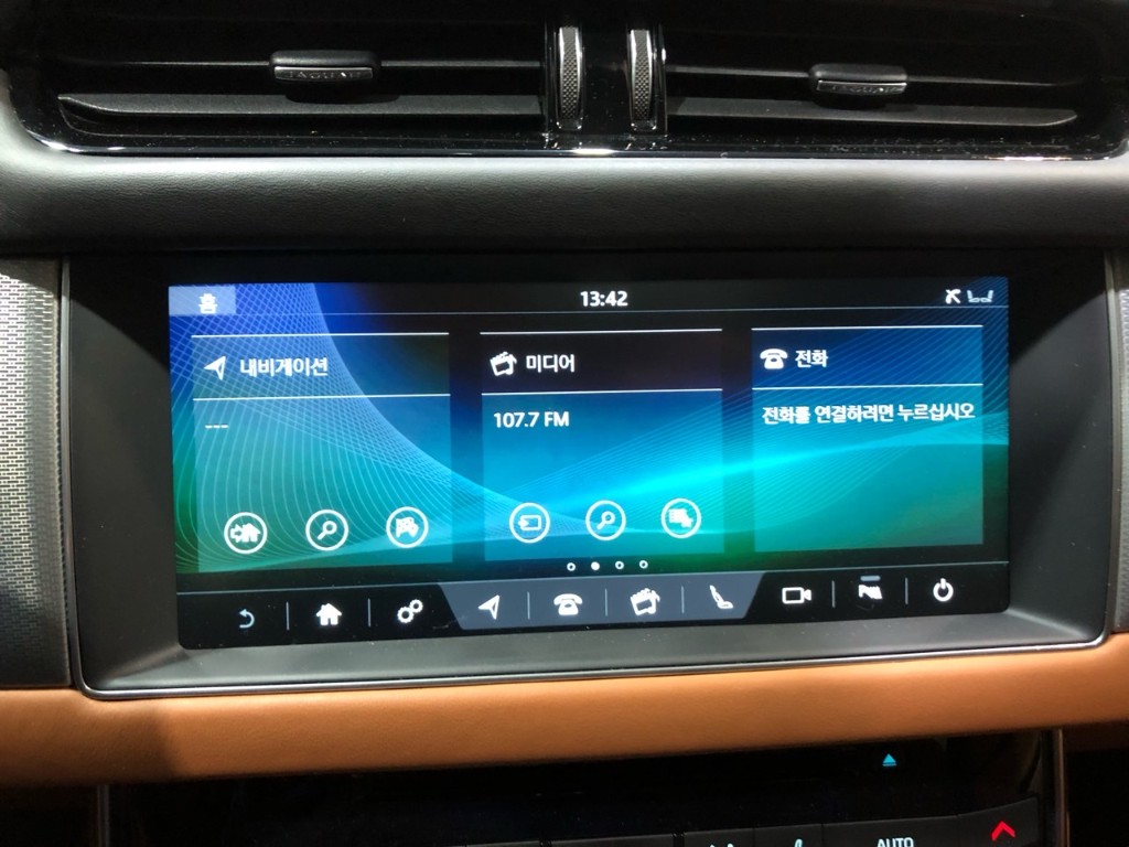 Jaguar Xf X260 2018 SAJBB4BNXJCY61805 Image 29