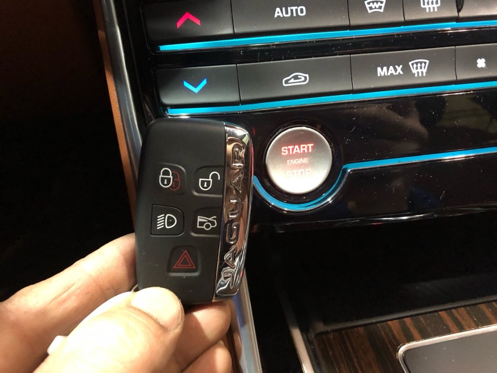 Jaguar Xf X260 2018 SAJBB4BNXJCY61805 Image 31