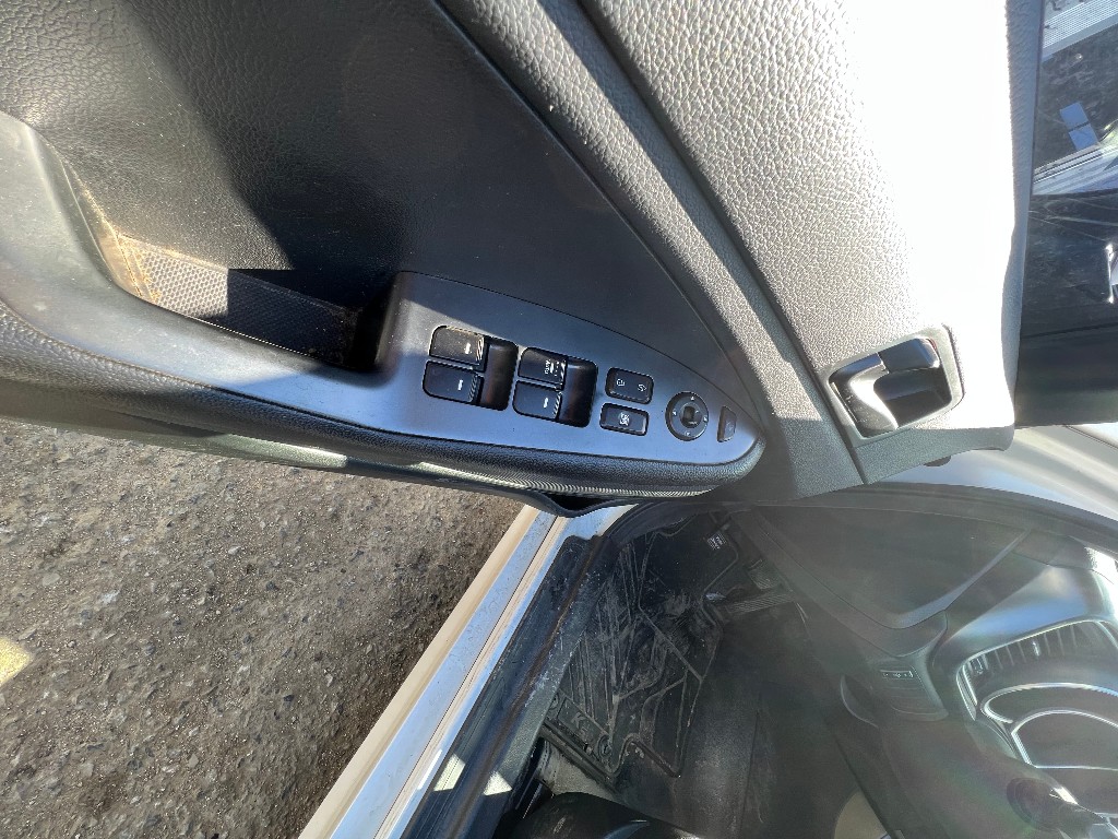 KNAGN418BEA523242 KIA K5