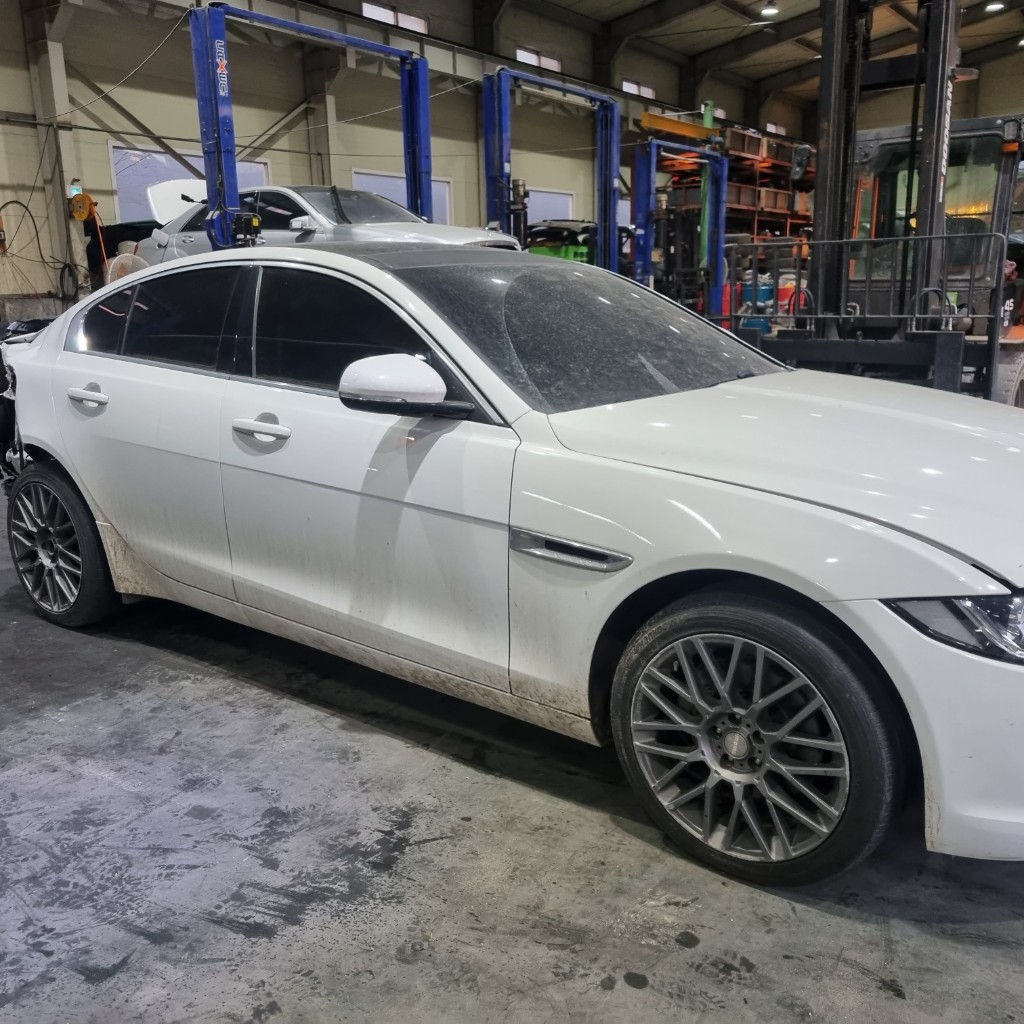SAJAB4BN6GA925046 Jaguar Xe 20d
