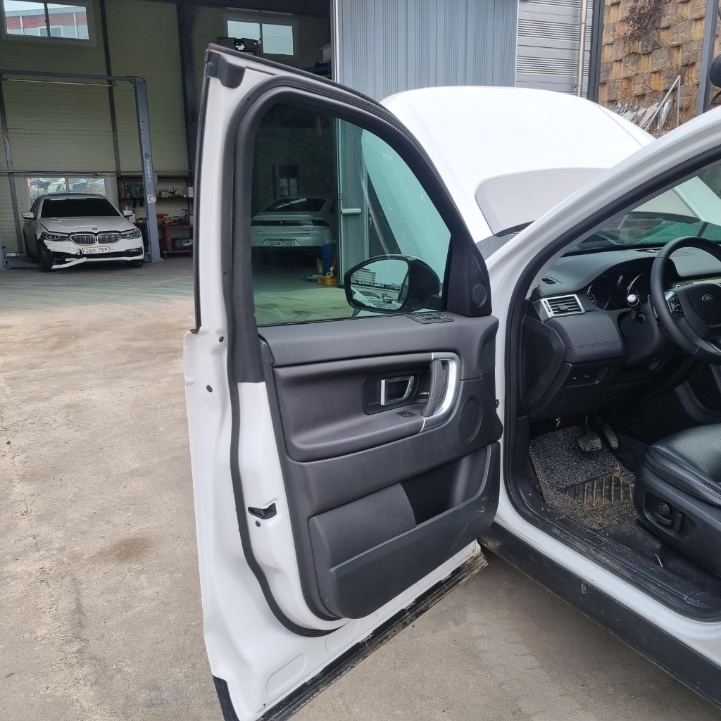 Land Rover Discovery 5 2019 SALCA2BN3KH823856 Image 16