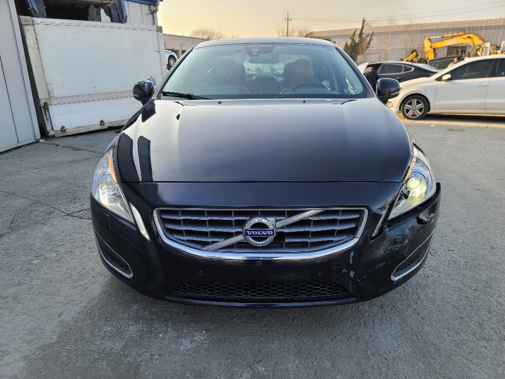 Volvo S60 2013 YV1FS88K0D2210939 Image 2