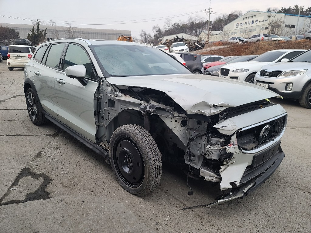 Volvo V60 2020 YV1ZZ102CL1047763 Image 13