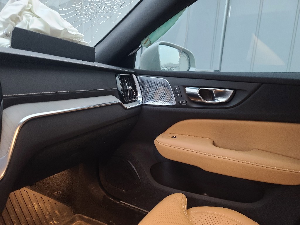 Volvo V60 2020 YV1ZZ102CL1047763 Image 32