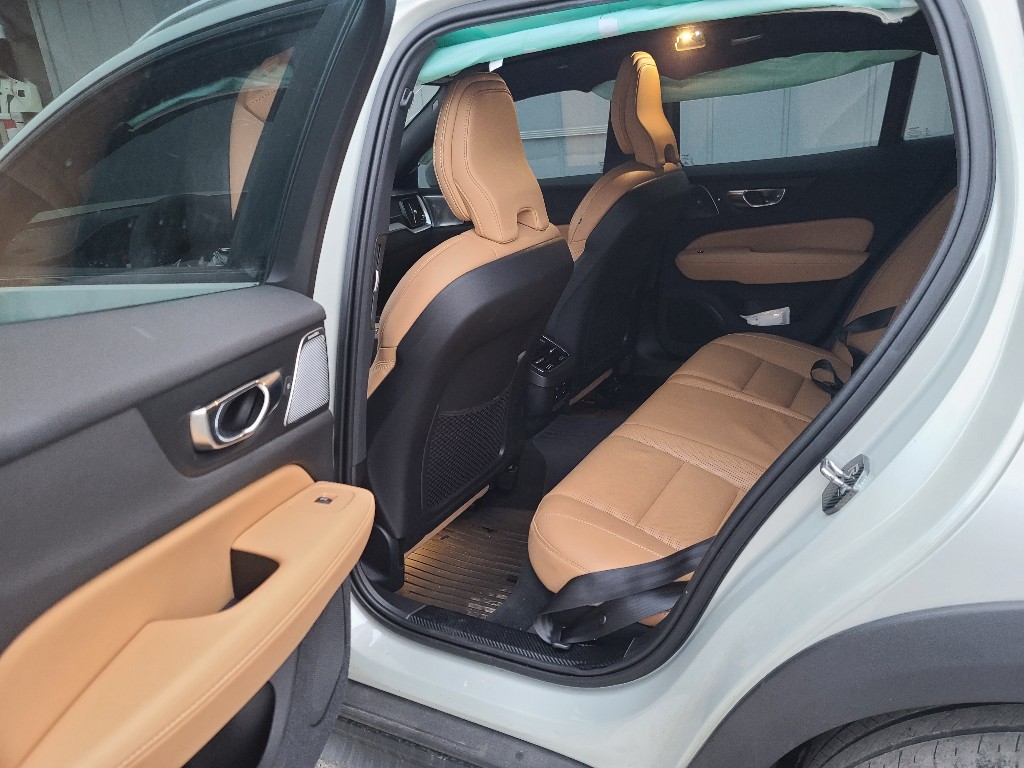 Volvo V60 2020 YV1ZZ102CL1047763 Image 33