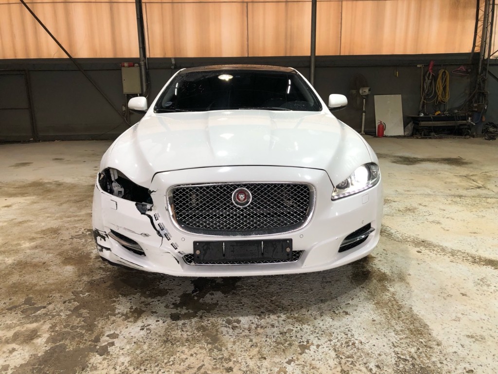 Jaguar Xj 3.0d 2015 SAJAA2228FNV87816 Image 2
