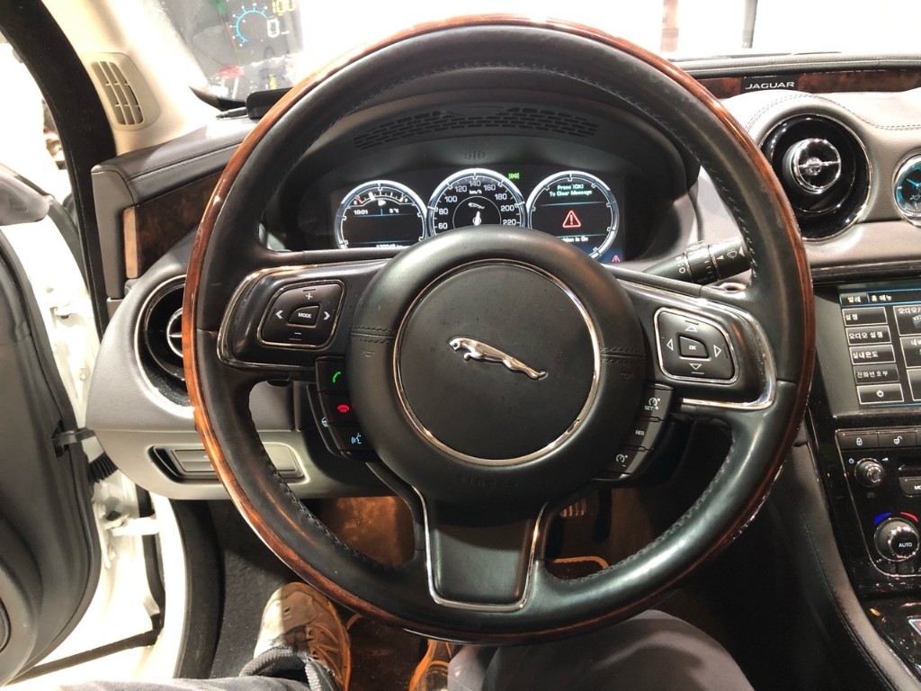 Jaguar Xj 3.0d 2015 SAJAA2228FNV87816 Image 27