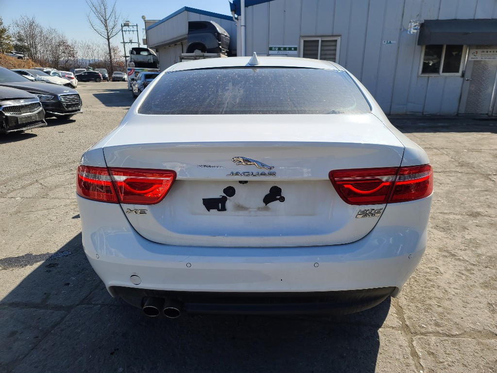Jaguar Xe 20d 2017 SAJAA4BN8HCP06873 Image 35