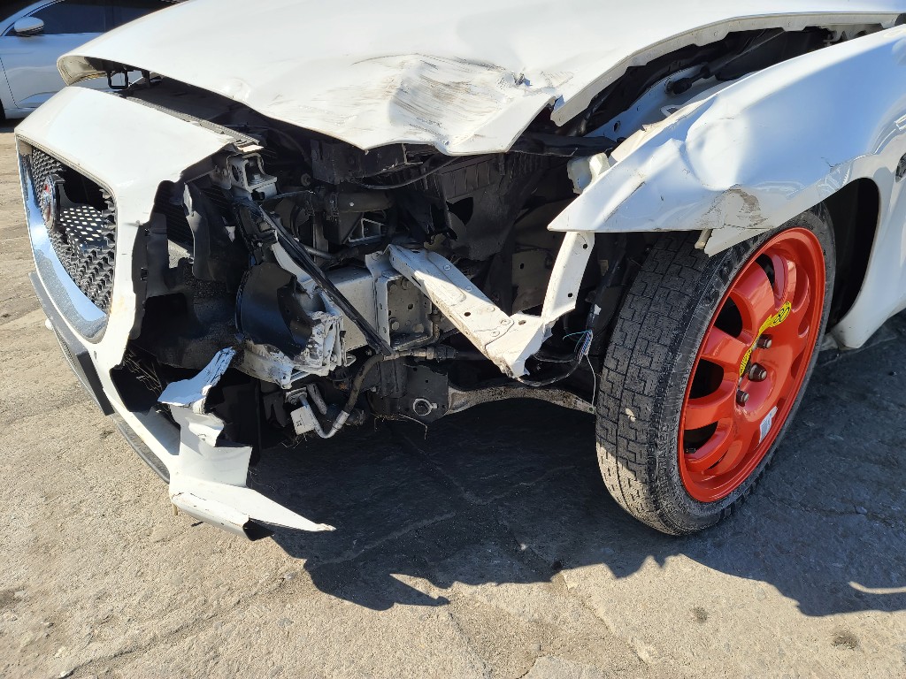 Jaguar Xe 20d 2017 SAJAA4BN8HCP06873 Image 38